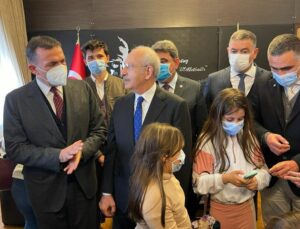 Abdullah Özyiğit ve Muhtarlar Kemal Kılıçdaroğlu’nu Ziyaret Etti