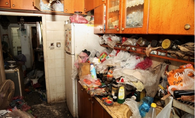 Mersin’de Bir Evden 2 Kamyon Çöp Çıktı!