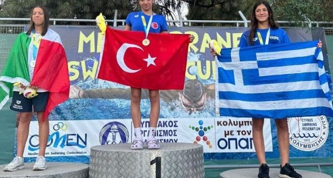 Mersinli Milli Yüzücümüz  Ela İşcan’dan Türkiye Rekoru