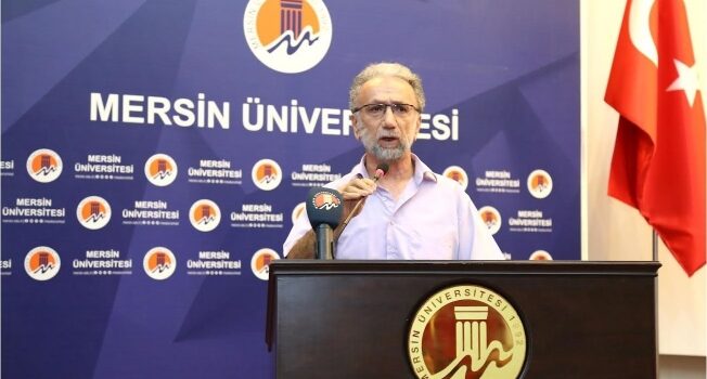 İlahiyat Fakültesi Hocalarını Unutmadı.